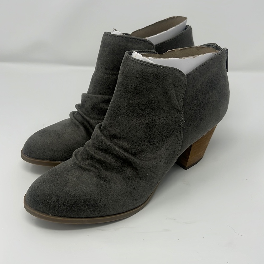 Report Clarice Heeled Booties 6.5
